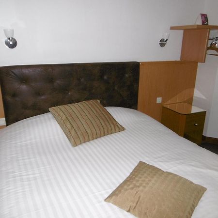 Hotel De L'Arrivee Guingamp Eksteriør billede