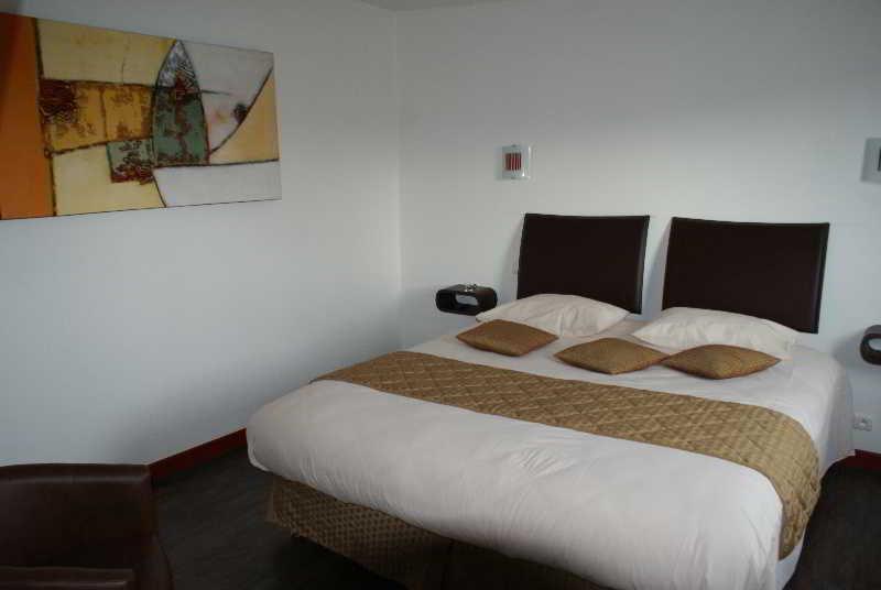 Hotel De L'Arrivee Guingamp Eksteriør billede