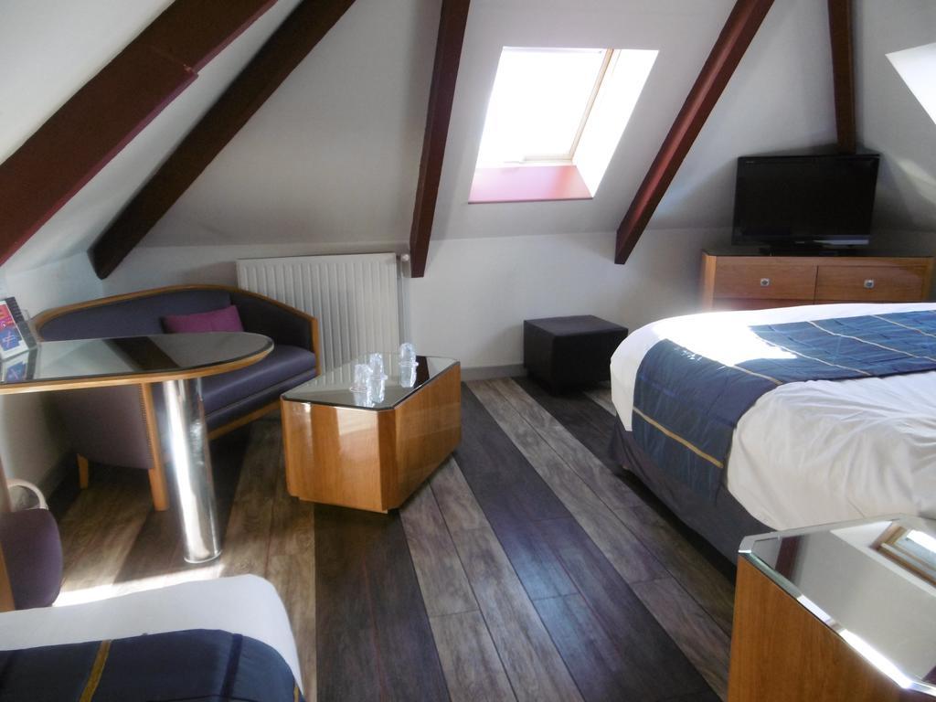 Hotel De L'Arrivee Guingamp Eksteriør billede