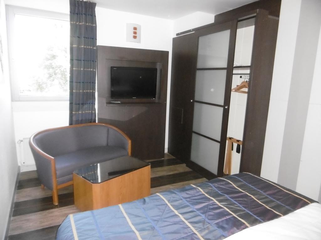 Hotel De L'Arrivee Guingamp Eksteriør billede