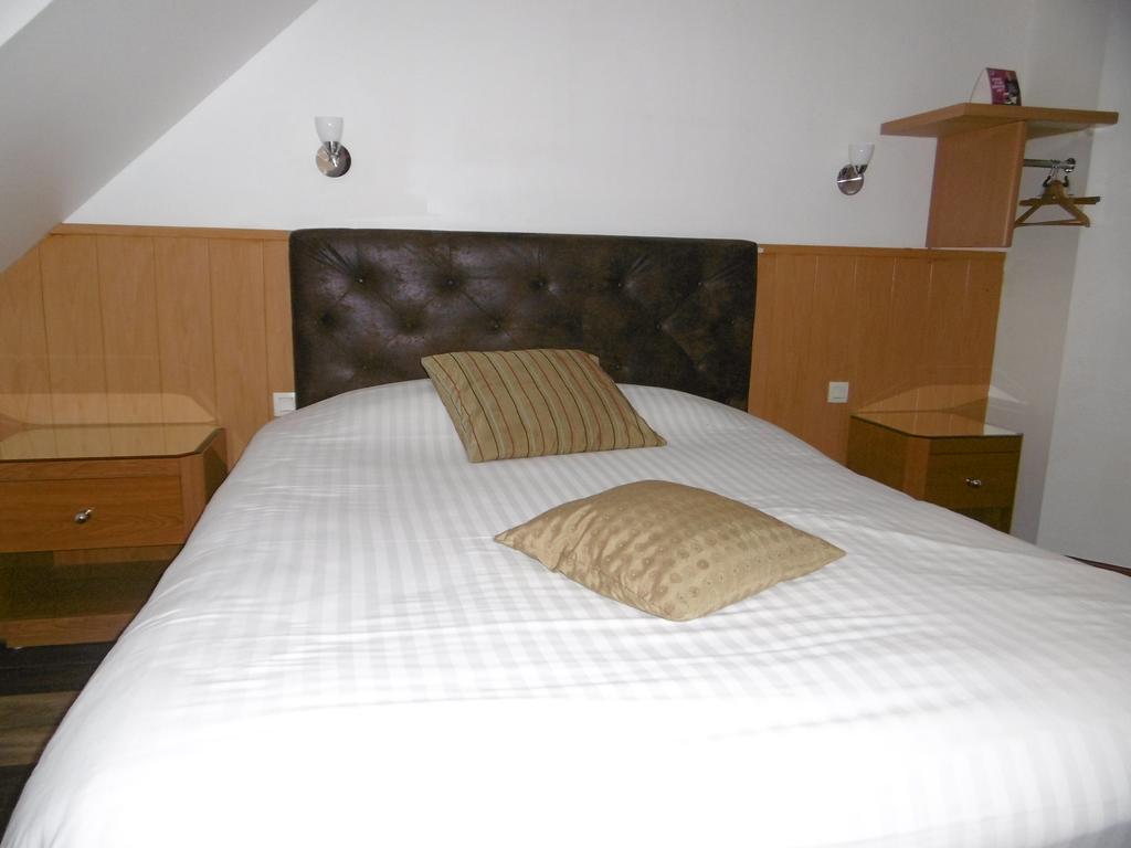 Hotel De L'Arrivee Guingamp Eksteriør billede