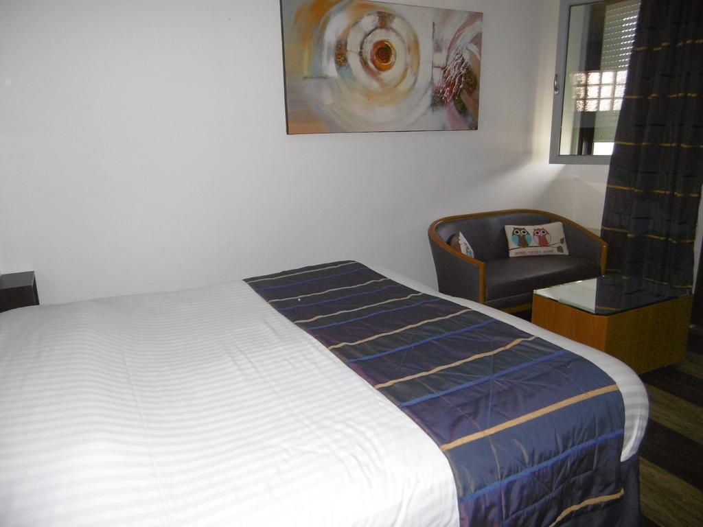 Hotel De L'Arrivee Guingamp Eksteriør billede